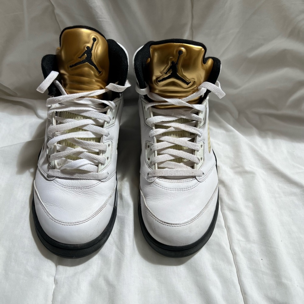 JORDAN RETRO 5 Size 10
GOLD COINS / OLYMPIC 5s‎ 
In used condition